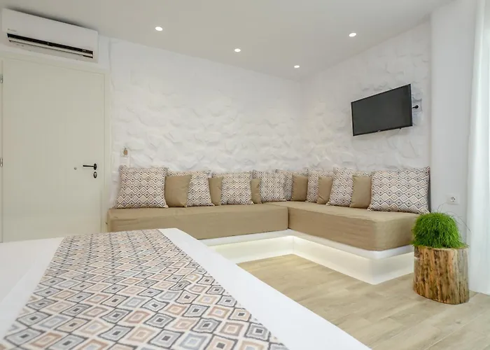 Naxian Spirit * Naxos City